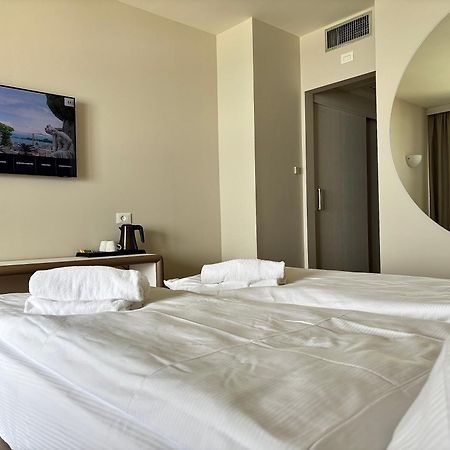 Hotel Aquila D'Oro Desenzano Desenzano del Garda Luaran gambar