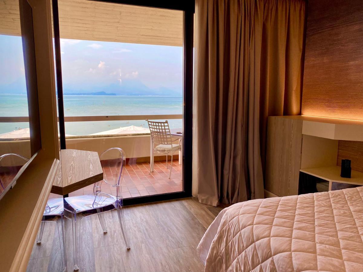 Hotel Aquila D'Oro Desenzano Desenzano del Garda Luaran gambar
