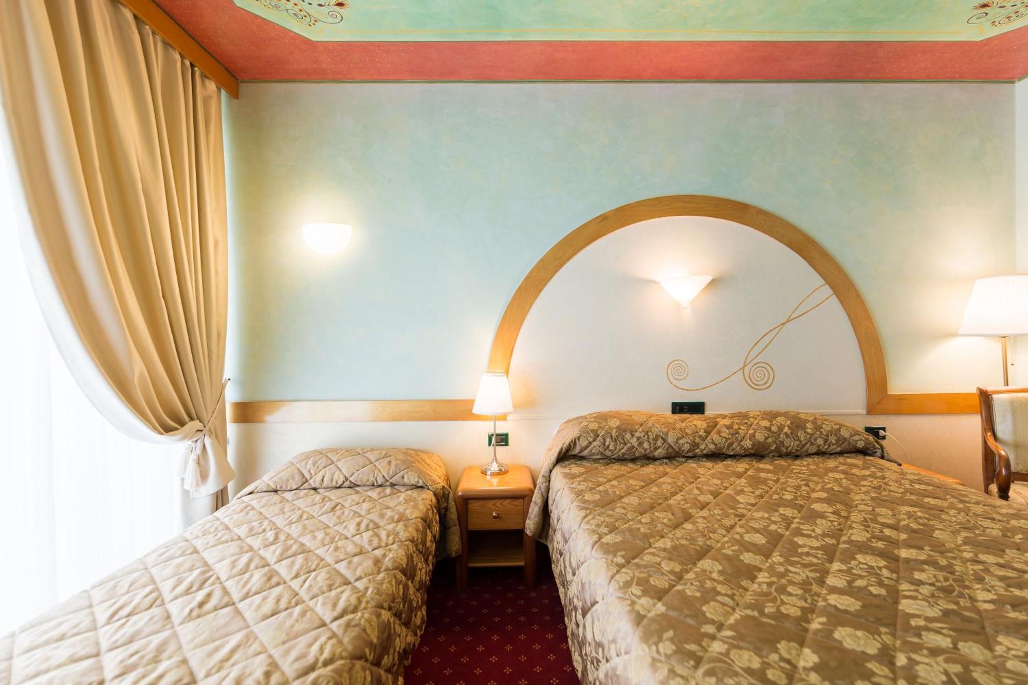 Hotel Aquila D'Oro Desenzano Desenzano del Garda Bilik gambar