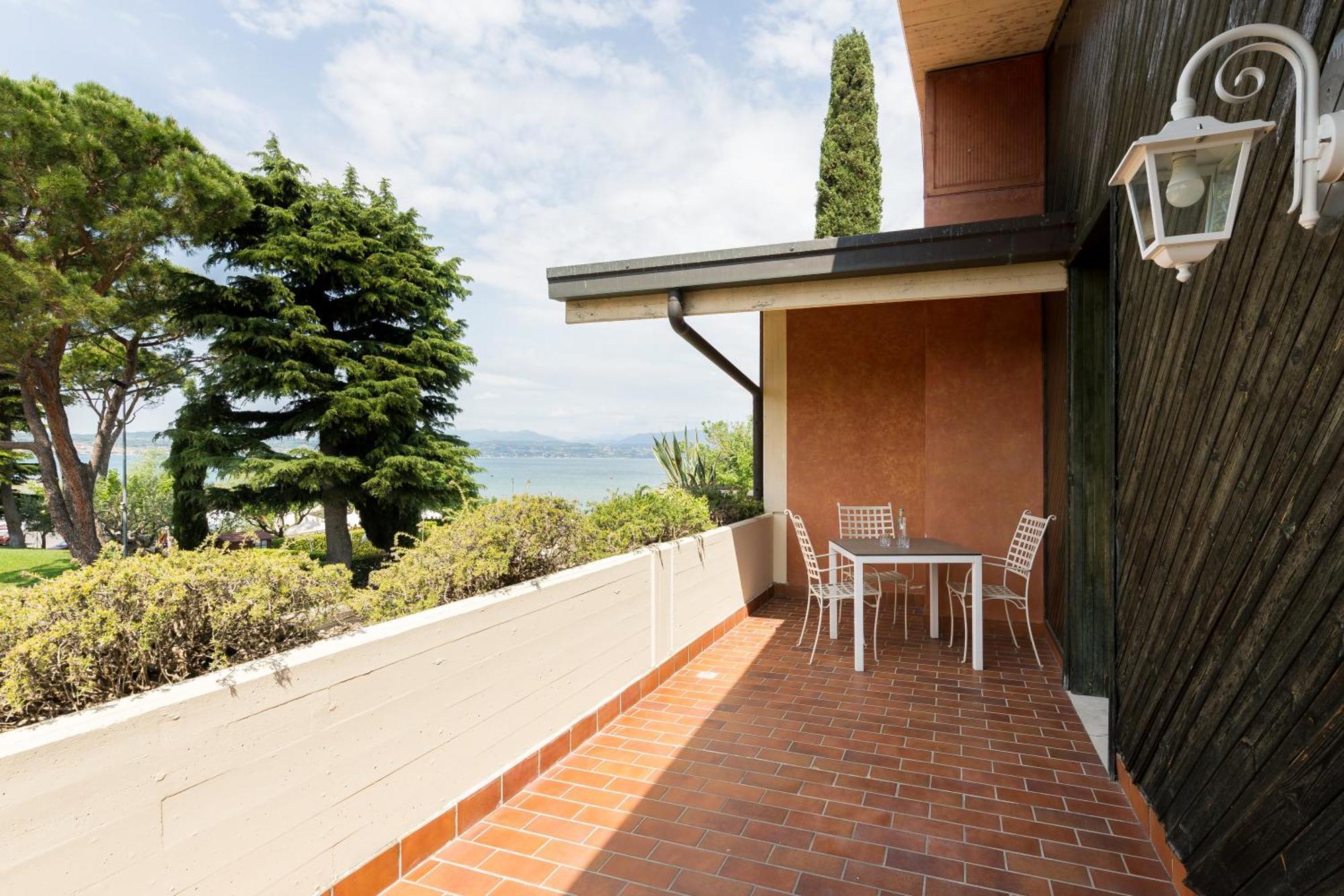 Hotel Aquila D'Oro Desenzano Desenzano del Garda Luaran gambar