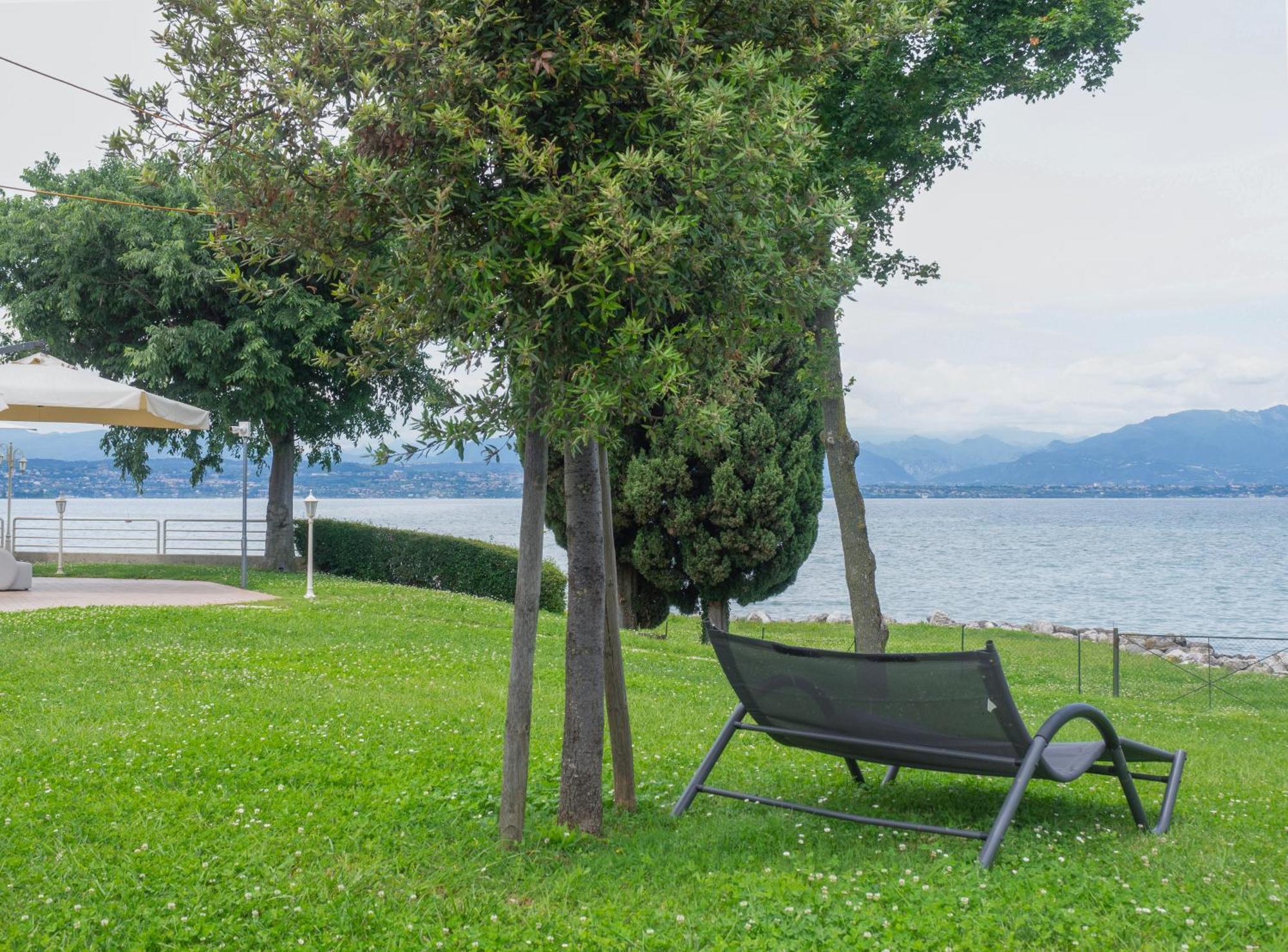 Hotel Aquila D'Oro Desenzano Desenzano del Garda Luaran gambar