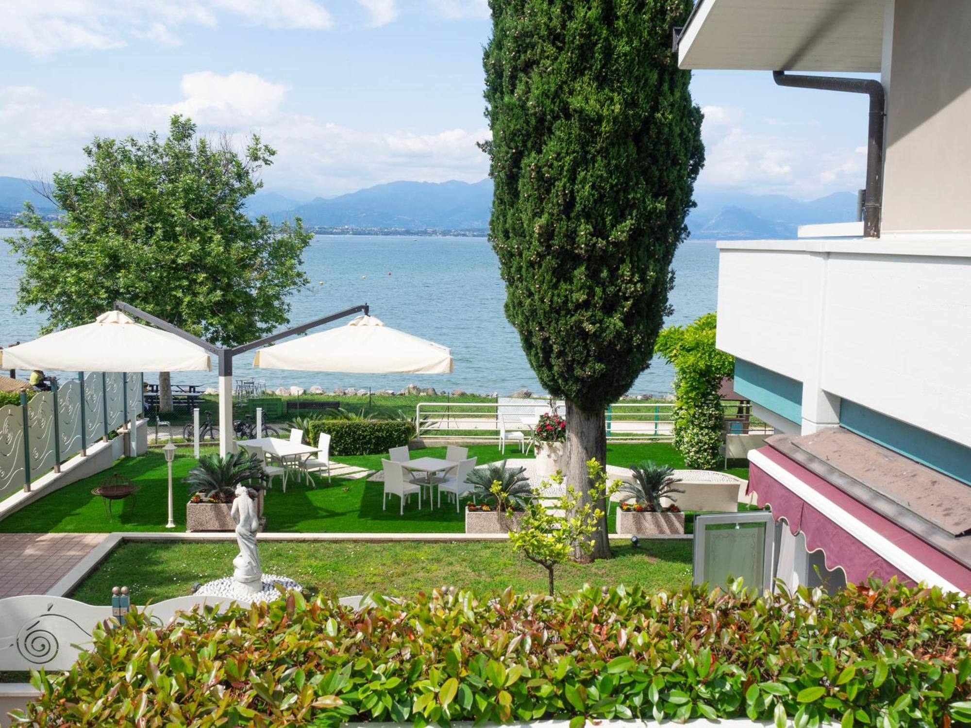 Hotel Aquila D'Oro Desenzano Desenzano del Garda Luaran gambar