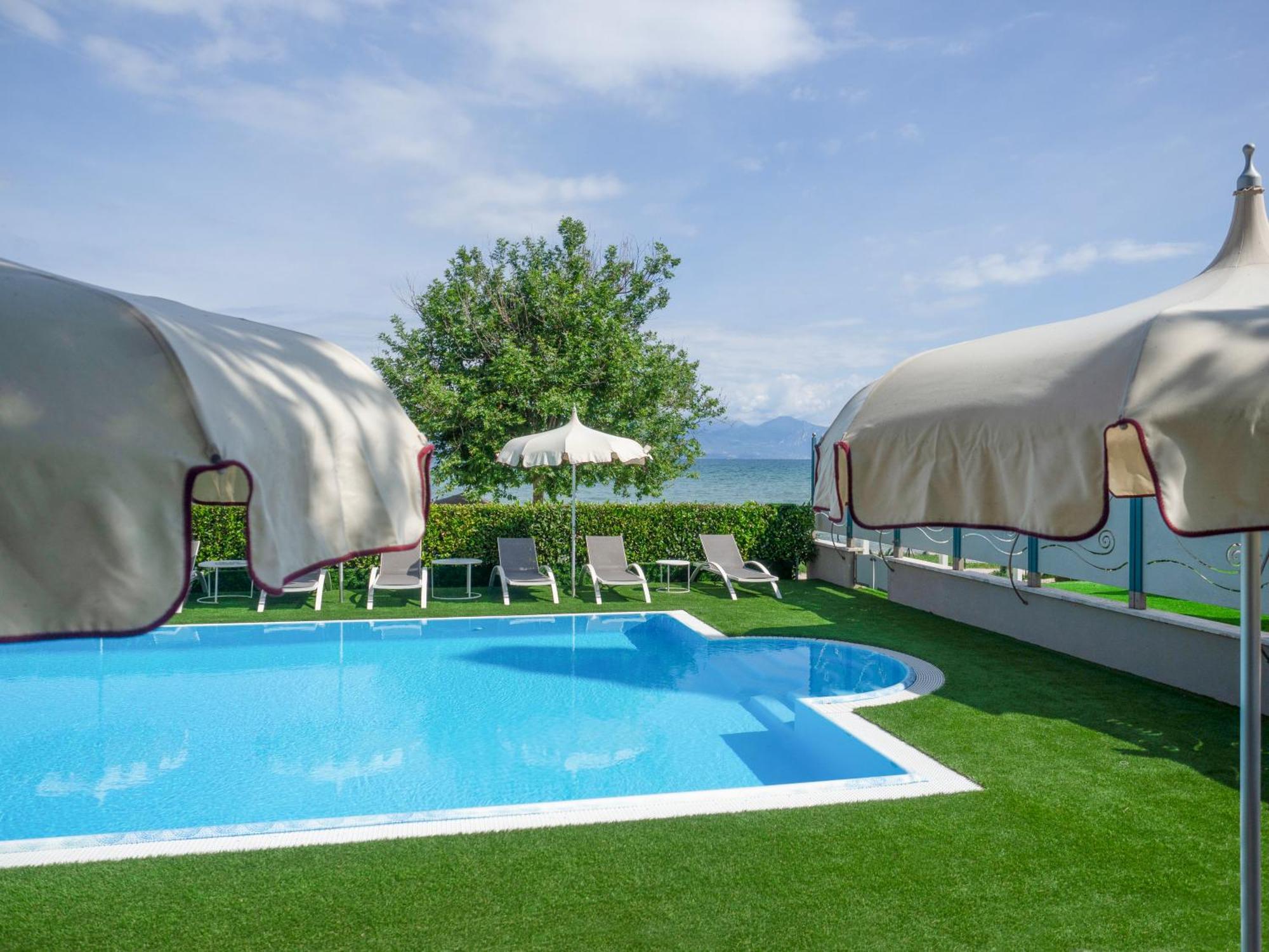 Hotel Aquila D'Oro Desenzano Desenzano del Garda Luaran gambar