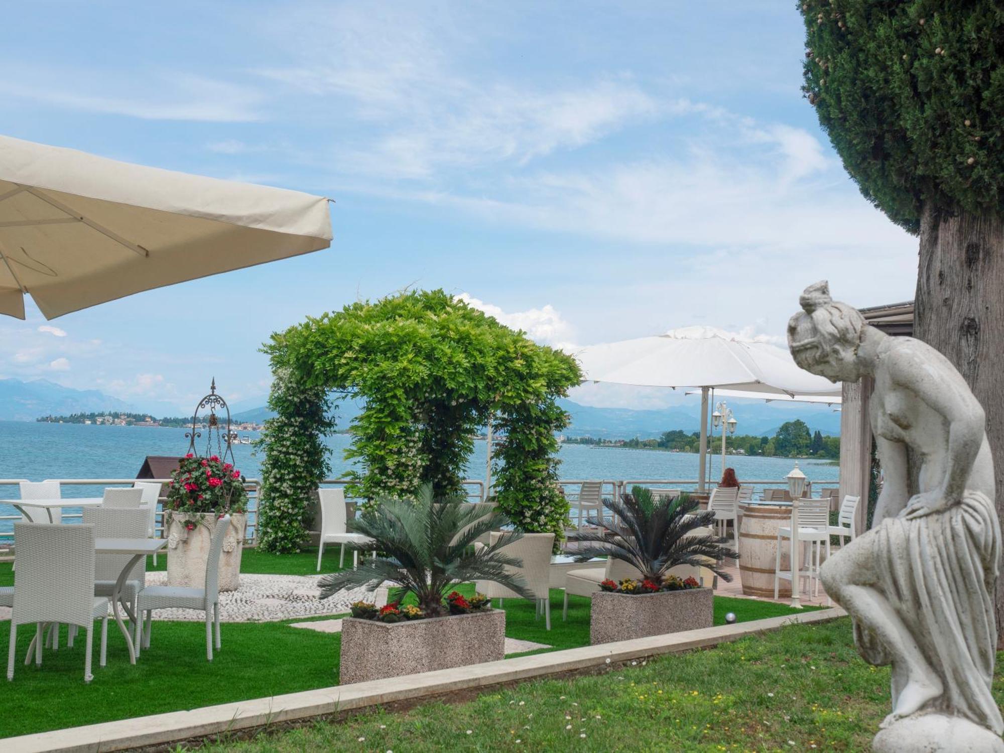 Hotel Aquila D'Oro Desenzano Desenzano del Garda Luaran gambar