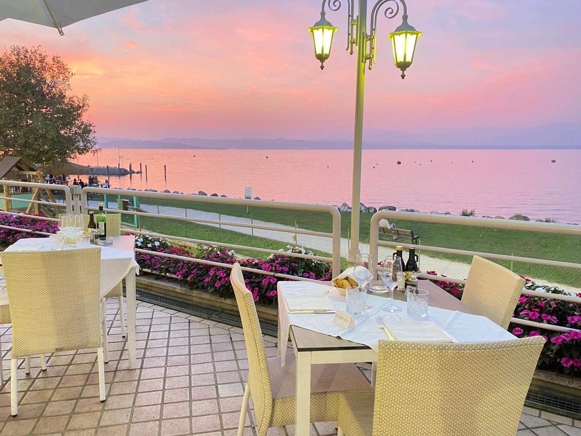 Hotel Aquila D'Oro Desenzano Desenzano del Garda Luaran gambar