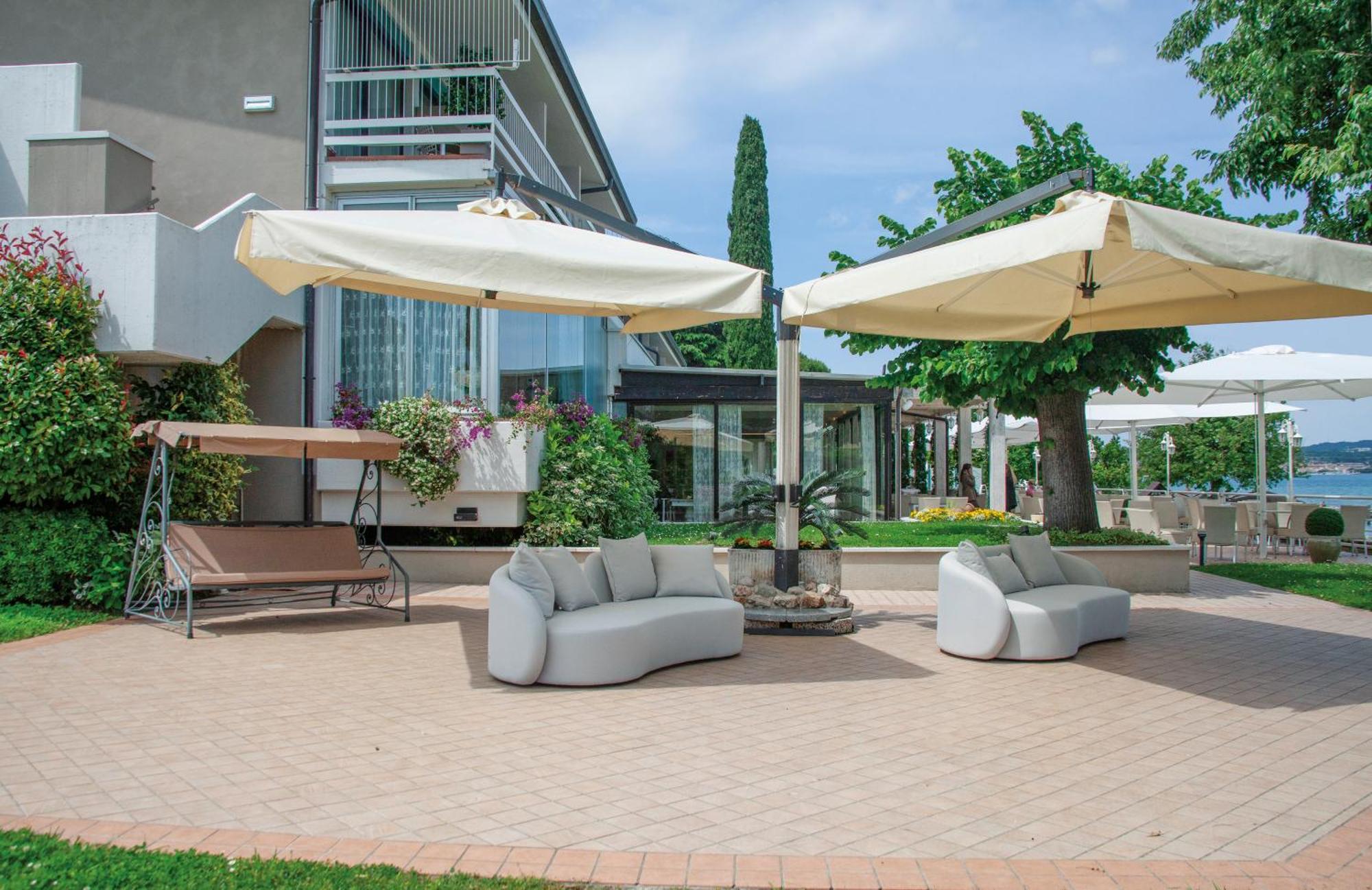Hotel Aquila D'Oro Desenzano Desenzano del Garda Luaran gambar