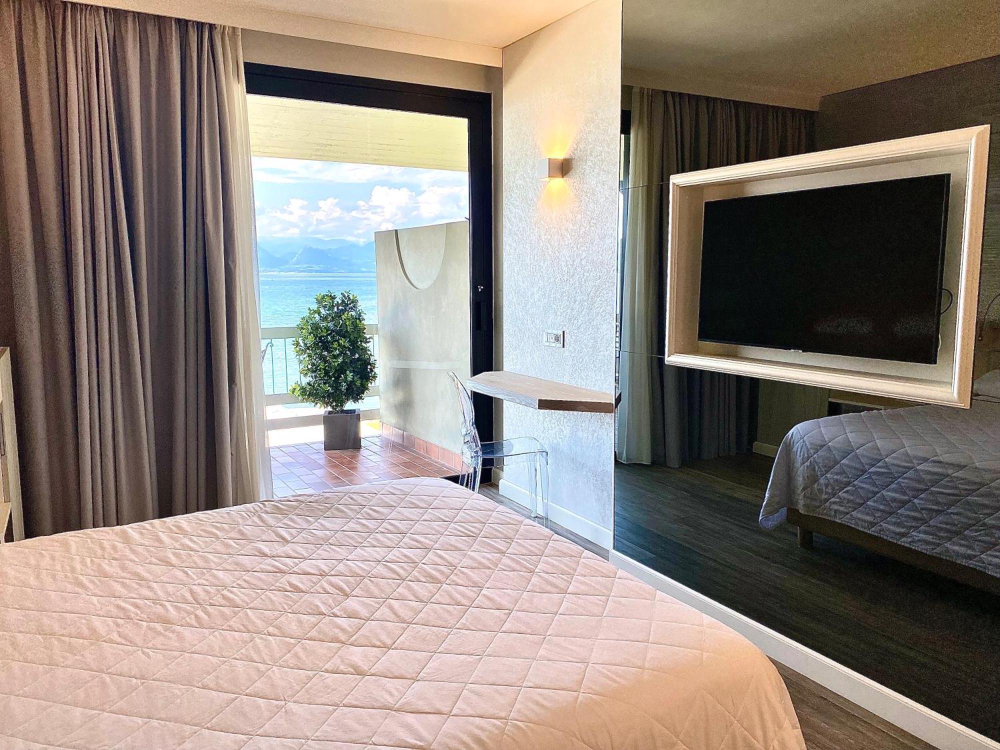 Hotel Aquila D'Oro Desenzano Desenzano del Garda Luaran gambar