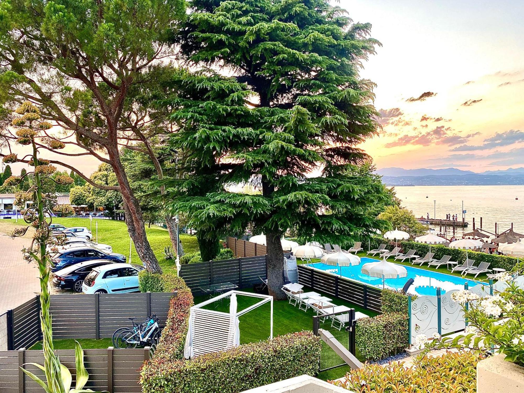 Hotel Aquila D'Oro Desenzano Desenzano del Garda Luaran gambar