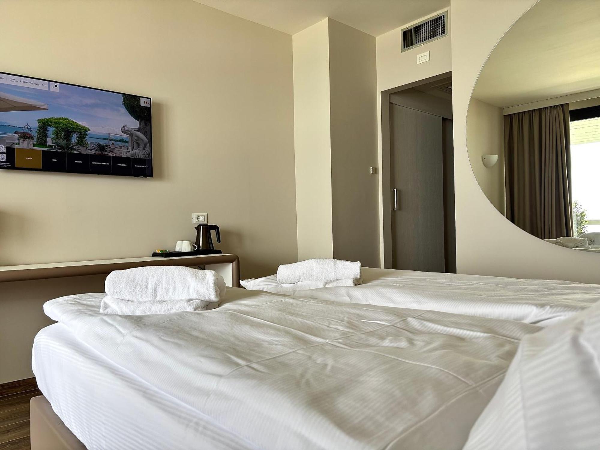 Hotel Aquila D'Oro Desenzano Desenzano del Garda Luaran gambar